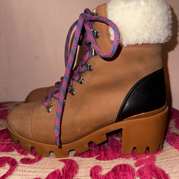 NEW DESIGNER Schutz Ritah Leather Lace up Faux Fur Lug Sole Boots - Picture 7 of 10